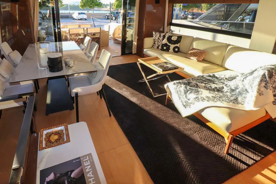 2023 Prestige Yachts X70, photo 4