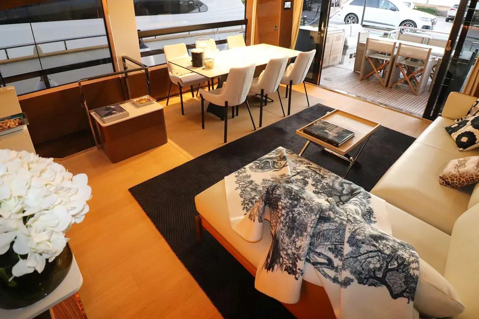 2023 Prestige Yachts X70, photo 5