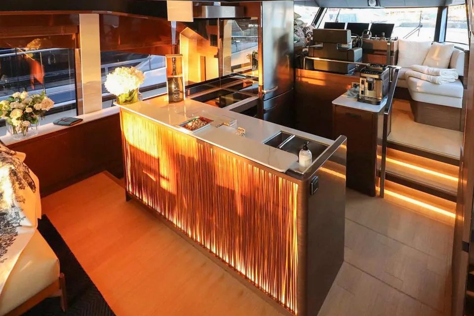 2023 Prestige Yachts X70, photo 8