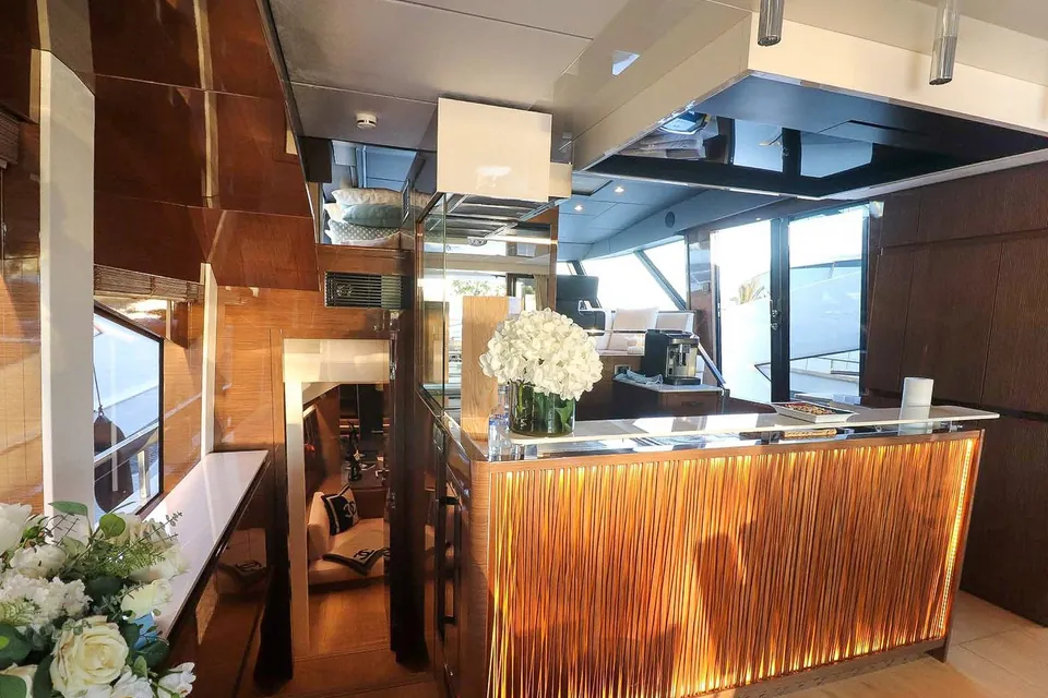 2023 Prestige Yachts X70, photo 10