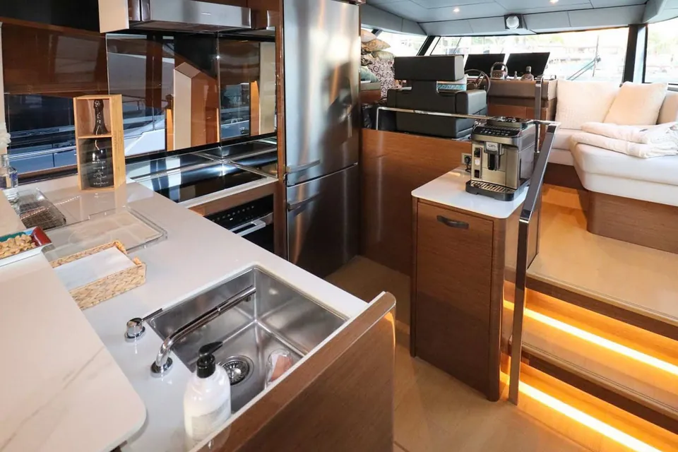 2023 Prestige Yachts X70, photo 11