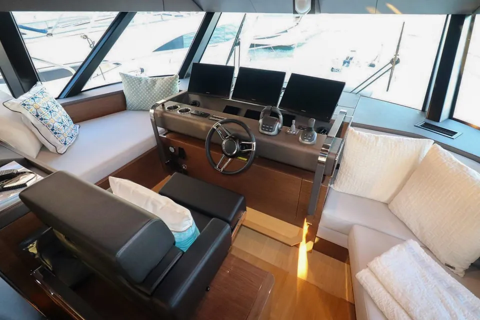 2023 Prestige Yachts X70, photo 12