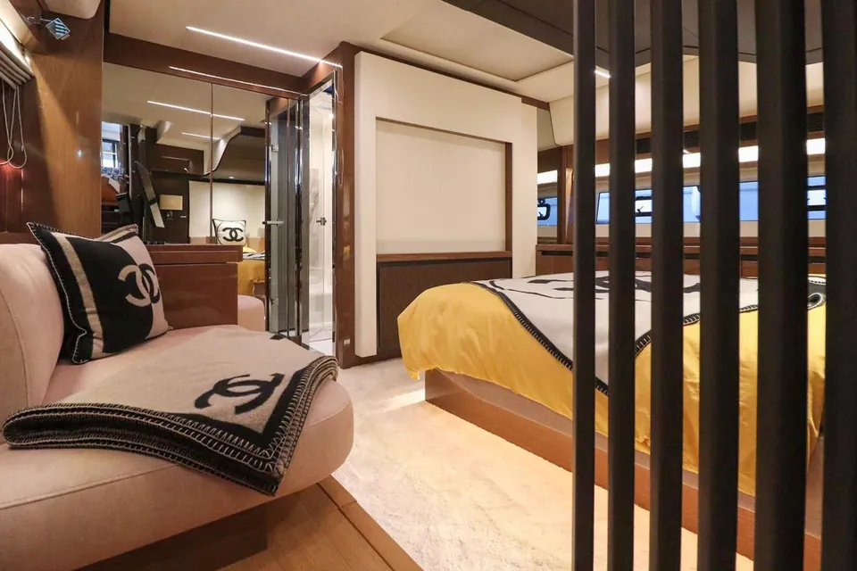 2023 Prestige Yachts X70, photo 16
