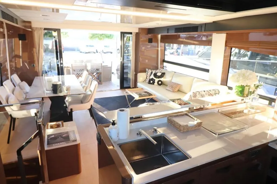 2023 Prestige Yachts X70, photo 24