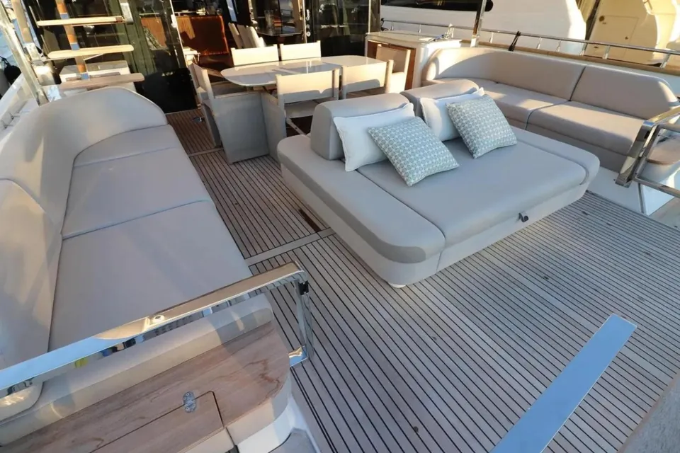 2023 Prestige Yachts X70, photo 25