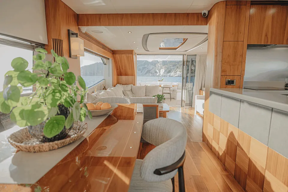 Sarahlisa, 2015 Sunseeker 75 Yacht, photo 15