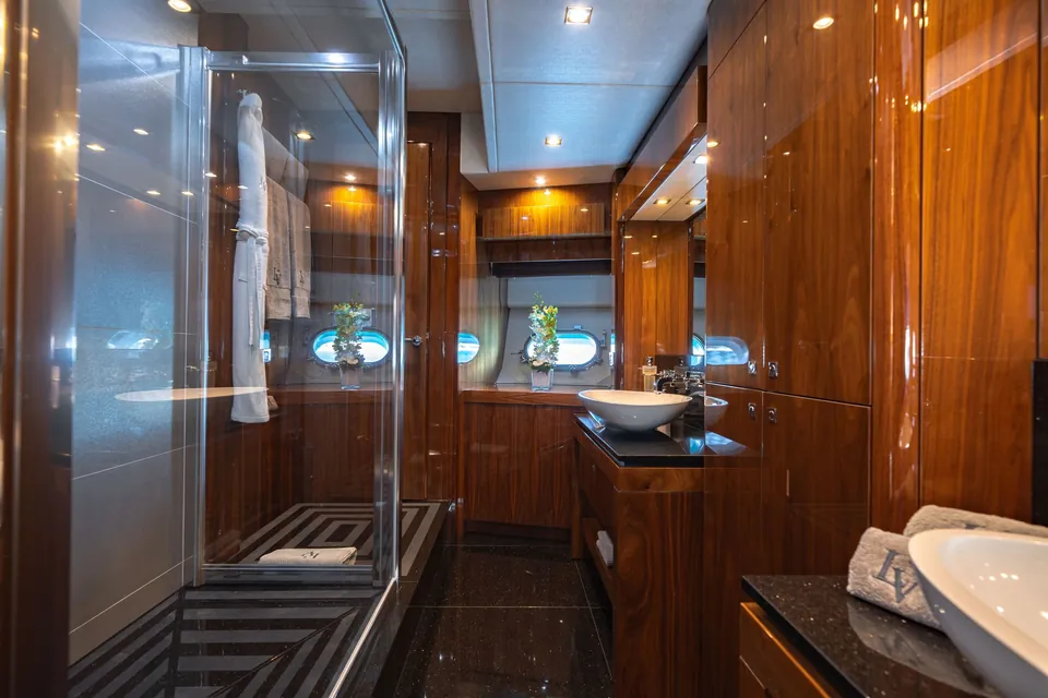 Lady Volantis, 2014 Sunseeker 115 Sport Yacht, photo 10