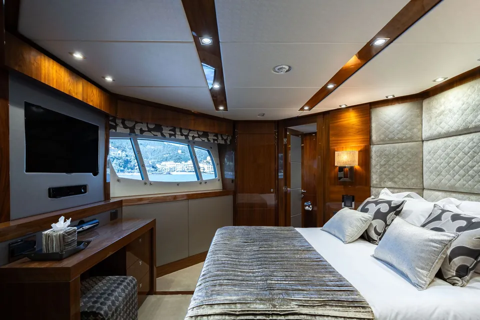 Lady Volantis, 2014 Sunseeker 115 Sport Yacht, photo 11