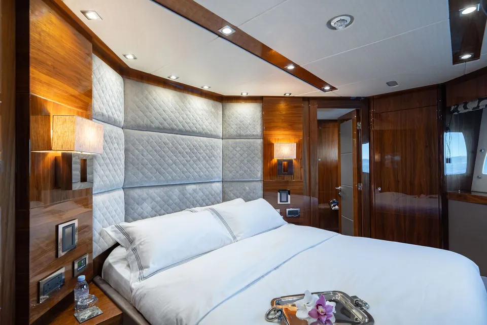 Lady Volantis, 2014 Sunseeker 115 Sport Yacht, photo 12
