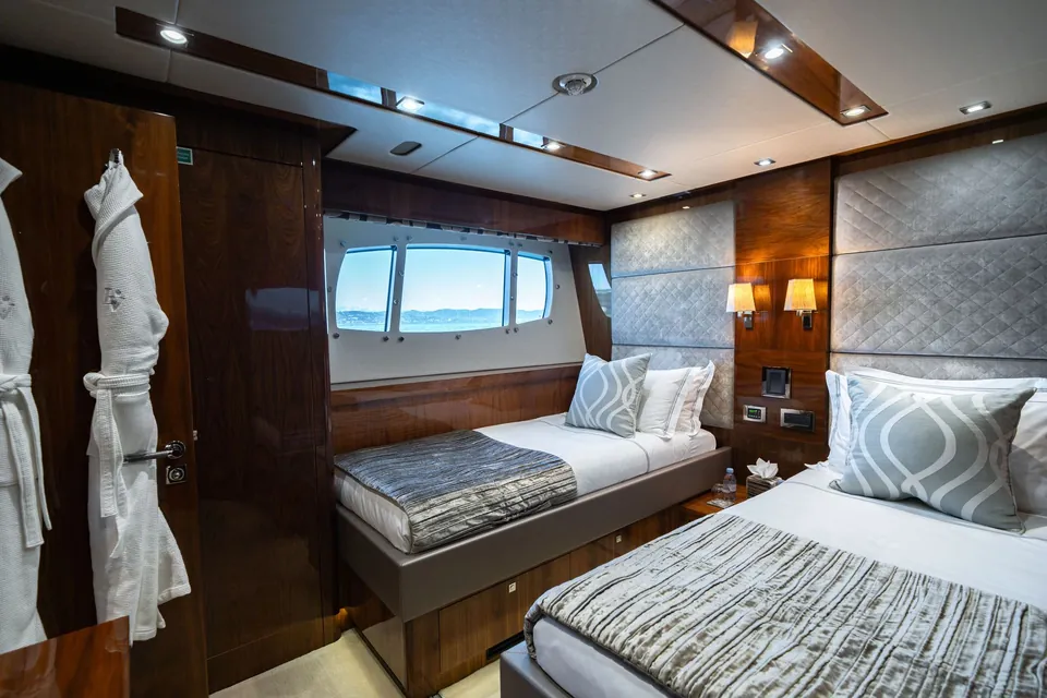 Lady Volantis, 2014 Sunseeker 115 Sport Yacht, photo 13