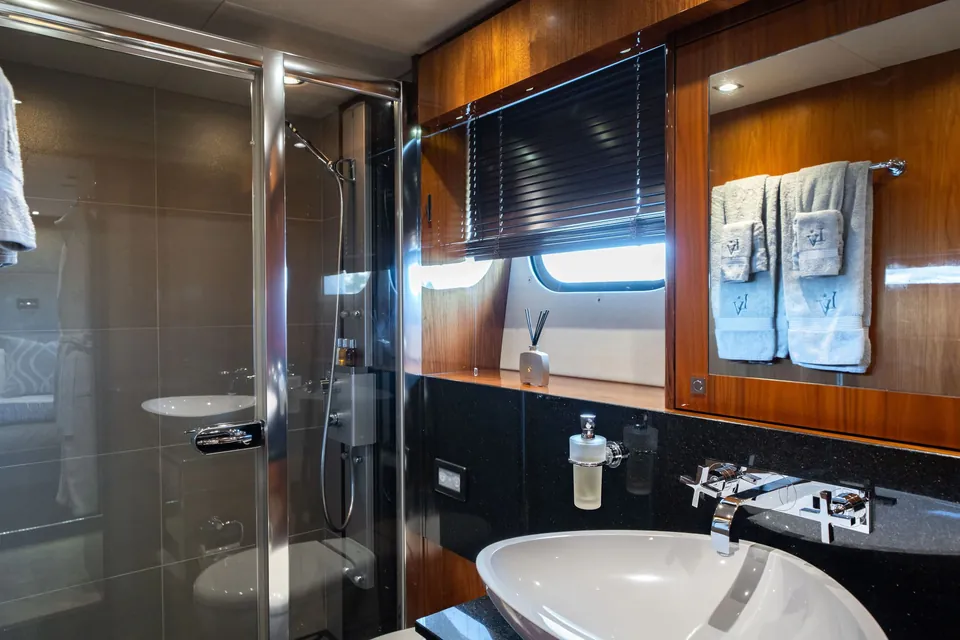 Lady Volantis, 2014 Sunseeker 115 Sport Yacht, photo 14