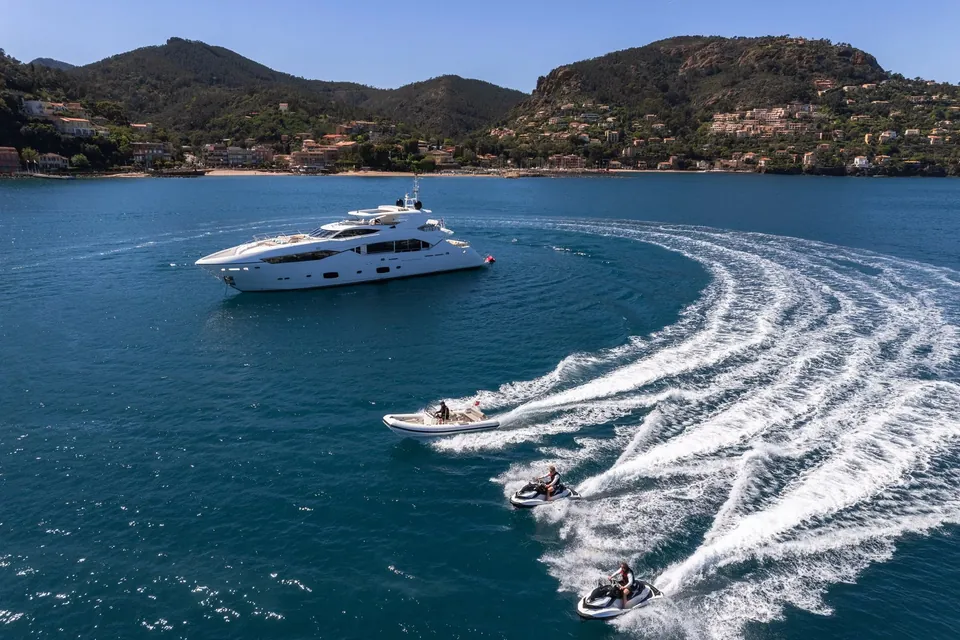 Lady Volantis, 2014 Sunseeker 115 Sport Yacht, photo 17