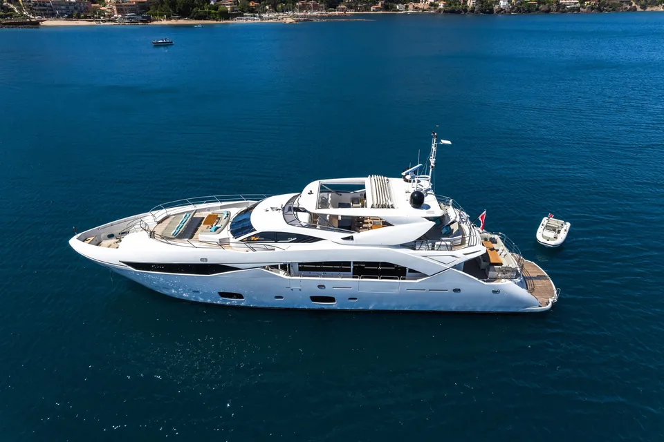 Lady Volantis, 2014 Sunseeker 115 Sport Yacht, photo 18