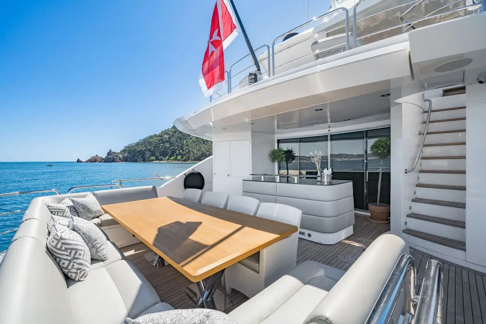 Lady Volantis, 2014 Sunseeker 115 Sport Yacht, photo 4