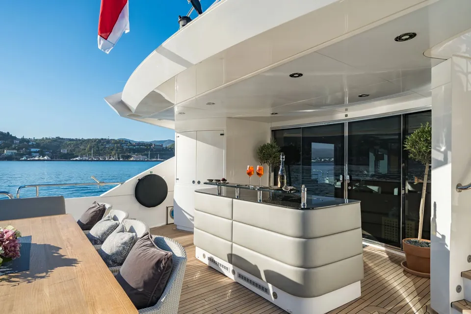 Lady Volantis, 2014 Sunseeker 115 Sport Yacht, photo 9