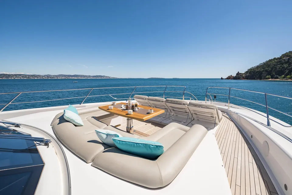 Lady Volantis, 2014 Sunseeker 115 Sport Yacht, photo 2