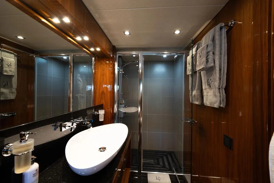 Lady Volantis, 2014 Sunseeker 115 Sport Yacht, photo 26
