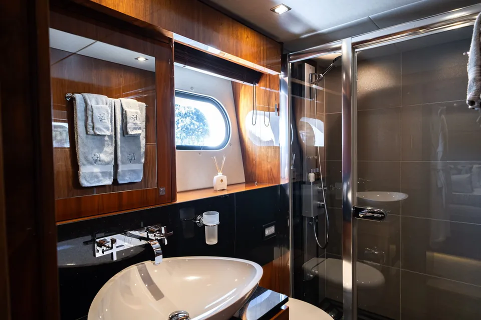 Lady Volantis, 2014 Sunseeker 115 Sport Yacht, photo 27