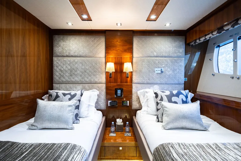 Lady Volantis, 2014 Sunseeker 115 Sport Yacht, photo 28