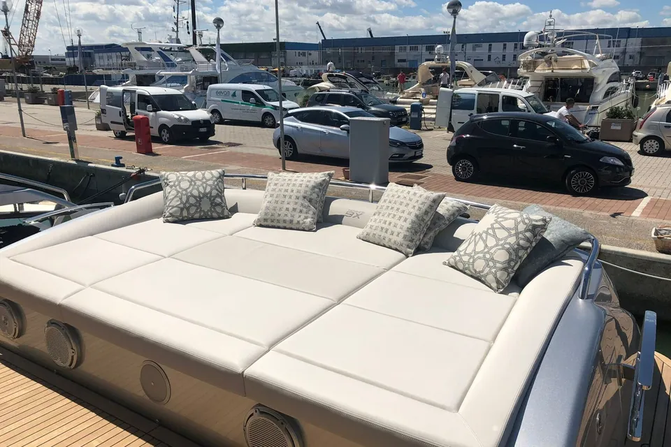 Queen B Sport, 2020 Pershing 9X, photo 4