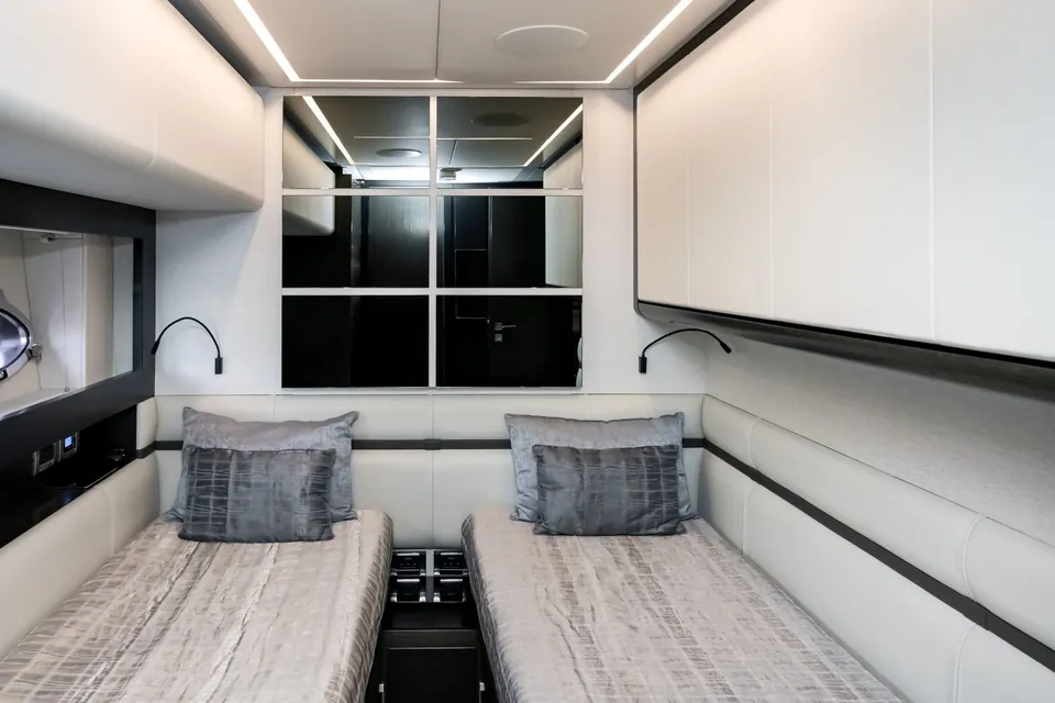 Queen B Sport, 2020 Pershing 9X, photo 13