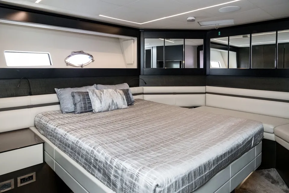 Queen B Sport, 2020 Pershing 9X, photo 16