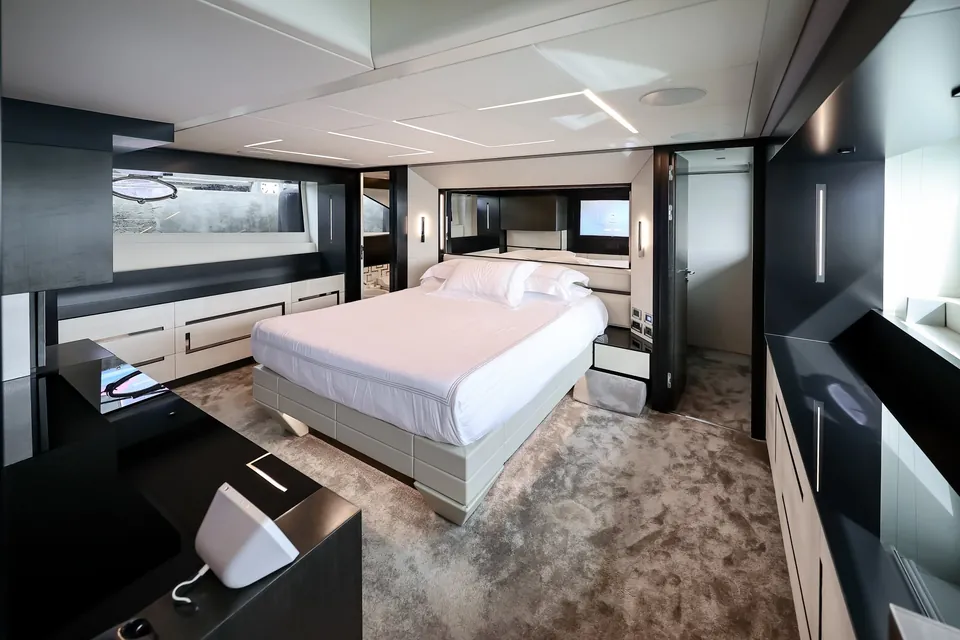 Queen B Sport, 2020 Pershing 9X, photo 17