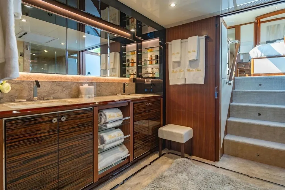 Bella Lisa, 2020 Ocean Alexander 100 Skylounge, photo 17