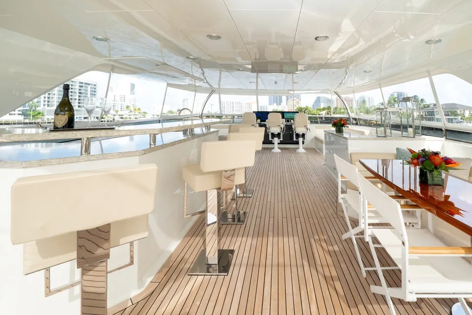 Iridescence, 2020 Ocean Alexander 100 Skylounge, photo 9