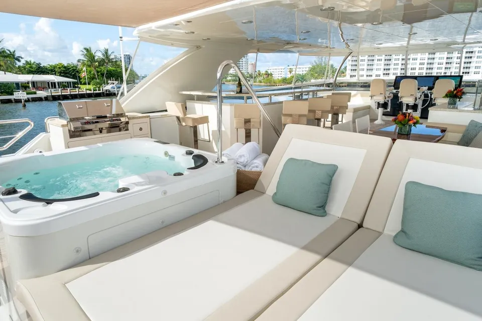 Iridescence, 2020 Ocean Alexander 100 Skylounge, photo 10