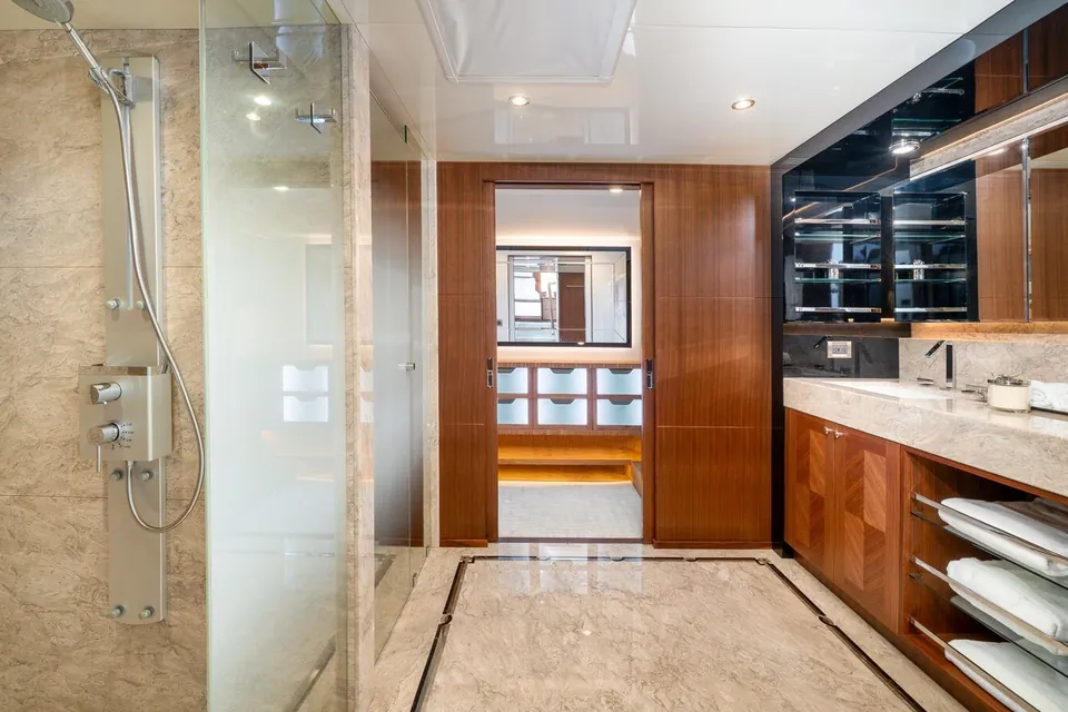Iridescence, 2020 Ocean Alexander 100 Skylounge, photo 21