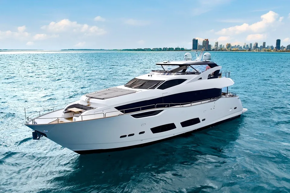 Pura Vida, 2020 Sunseeker 95 Yacht, photo 3