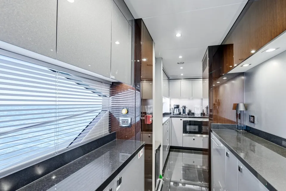 Pura Vida, 2020 Sunseeker 95 Yacht, photo 28