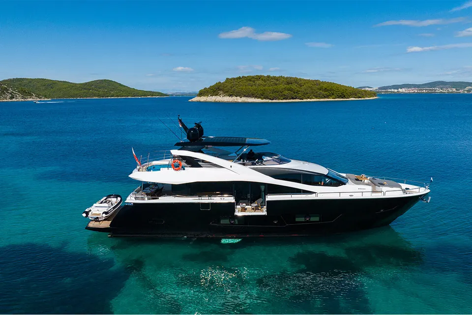 Black Mamba, 2020 Sunseeker 86 Yacht, photo 2