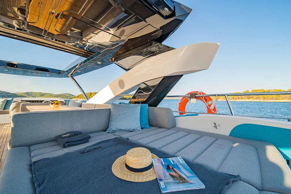 Black Mamba, 2020 Sunseeker 86 Yacht, photo 9