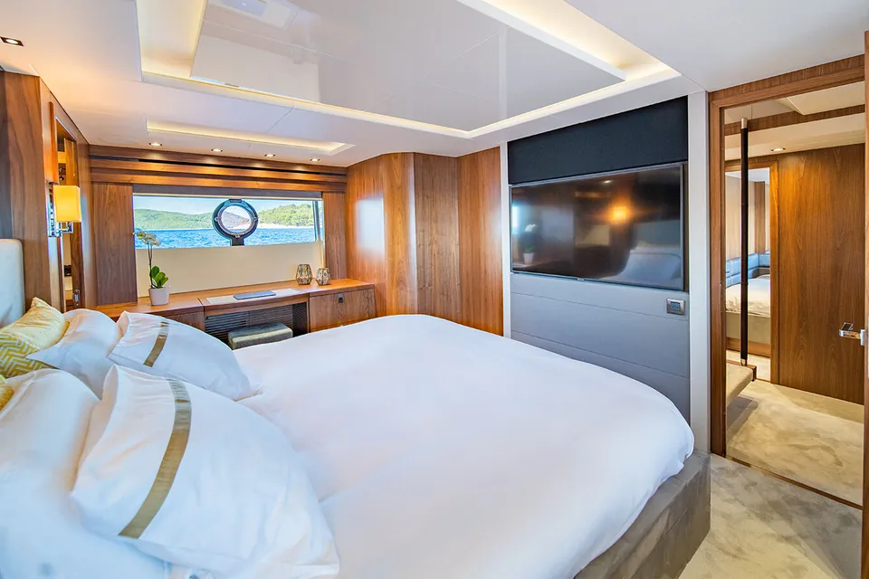 Black Mamba, 2020 Sunseeker 86 Yacht, photo 28