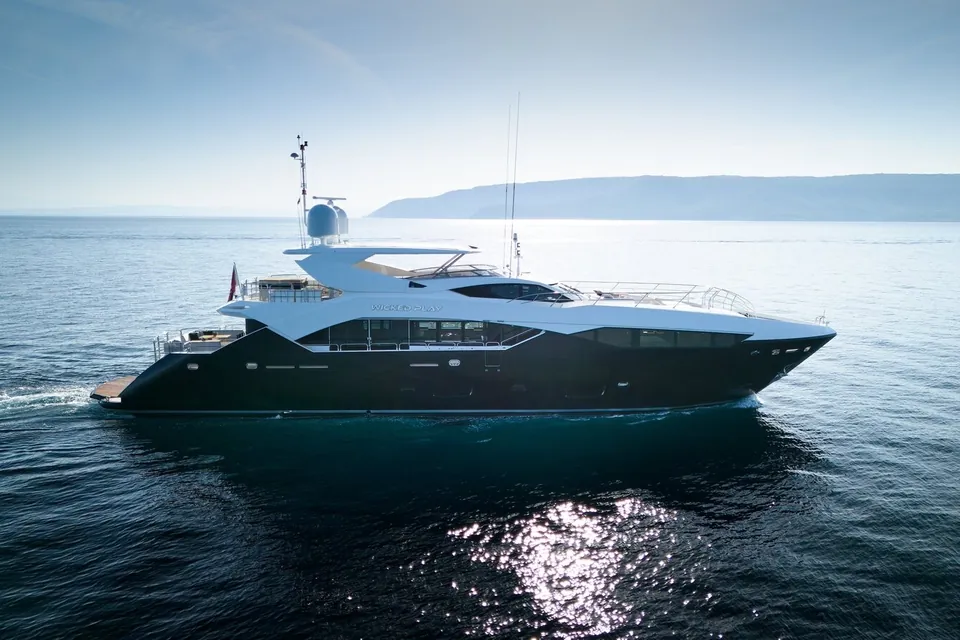 Wicked Play, 2015 Sunseeker 115 Sport Yacht, photo 2