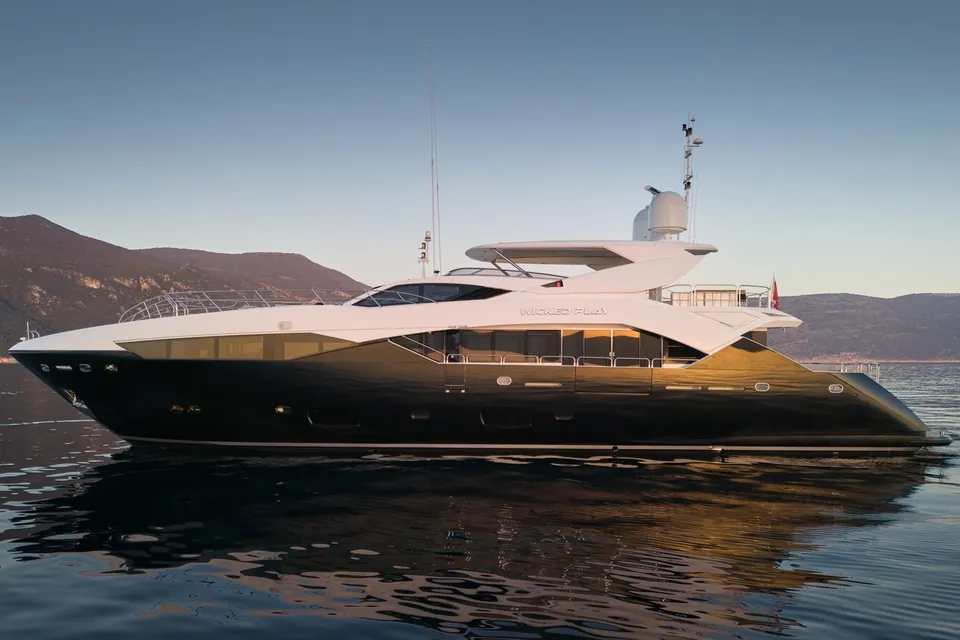 Wicked Play, 2015 Sunseeker 115 Sport Yacht, photo 12