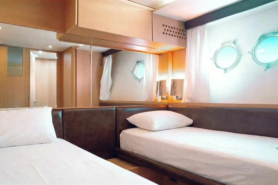 Sea Pearl 2, 2015 Aicon 85 Fly, photo 15