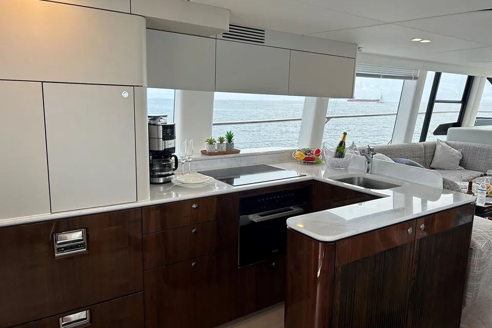 2024 Fairline Squadron 68 (Mk3), photo 7