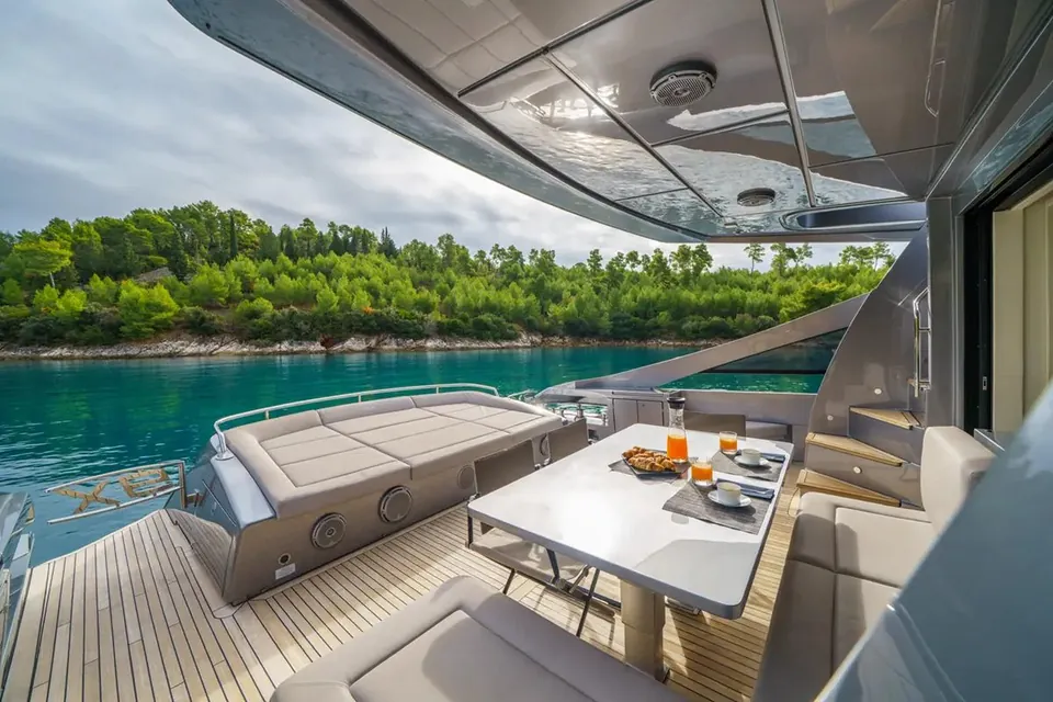Mavis, 2019 Pershing 9X, photo 6