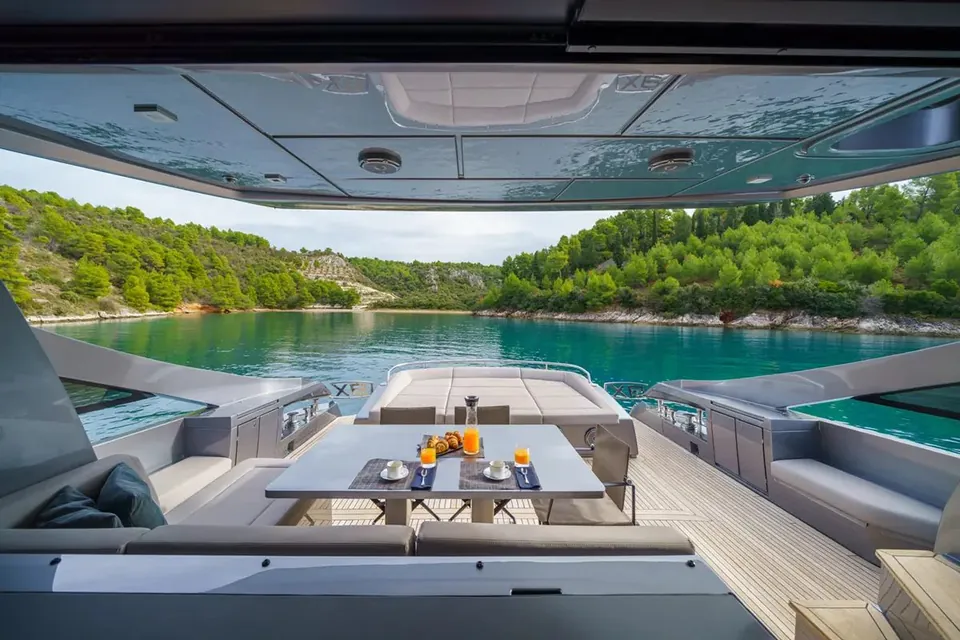 Mavis, 2019 Pershing 9X, photo 7