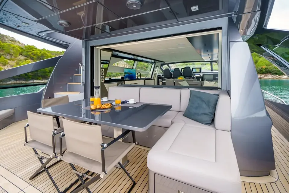 Mavis, 2019 Pershing 9X, photo 8