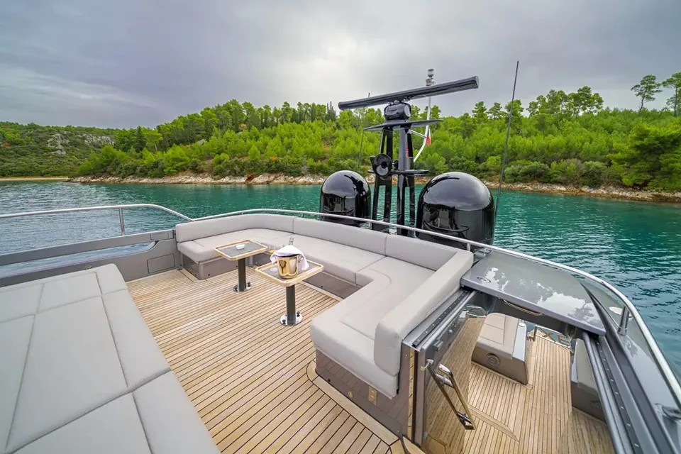 Mavis, 2019 Pershing 9X, photo 19