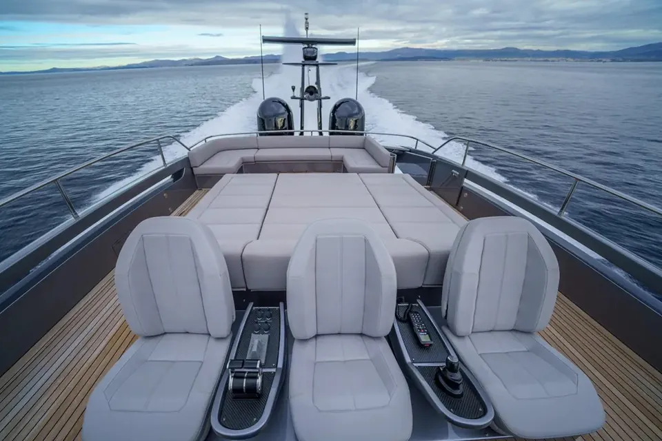 Mavis, 2019 Pershing 9X, photo 20