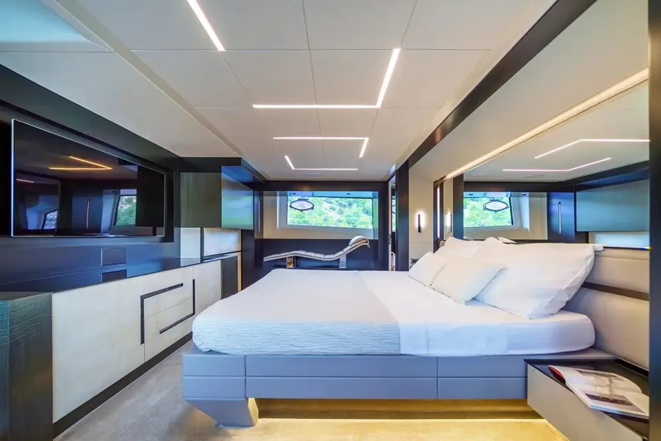 Mavis, 2019 Pershing 9X, photo 24