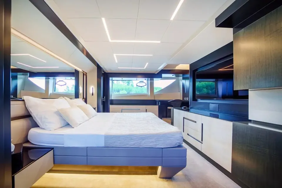Mavis, 2019 Pershing 9X, photo 25