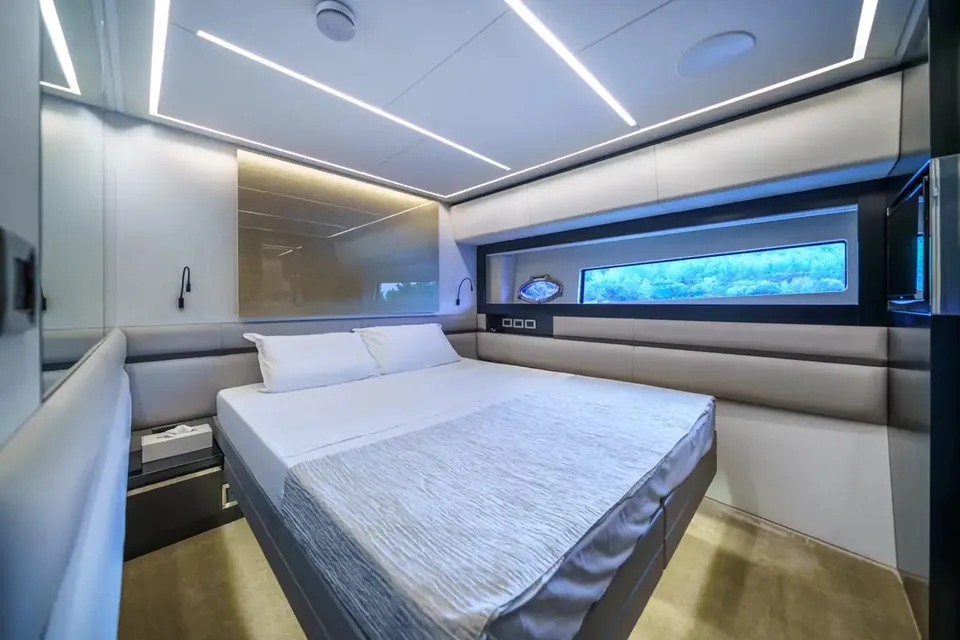 Mavis, 2019 Pershing 9X, photo 28