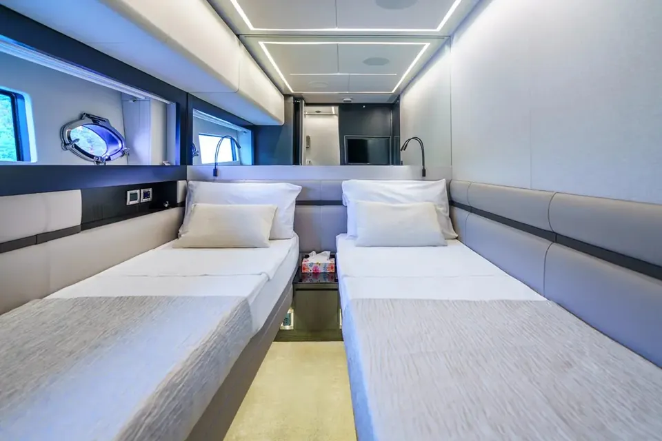 Mavis, 2019 Pershing 9X, photo 30
