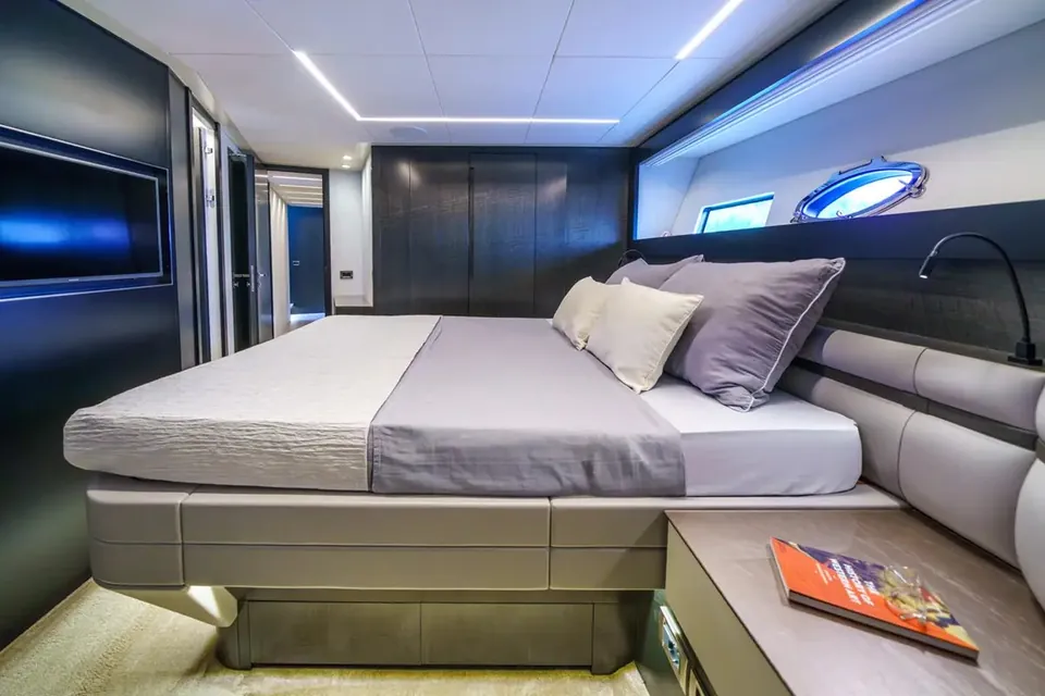 Mavis, 2019 Pershing 9X, photo 32